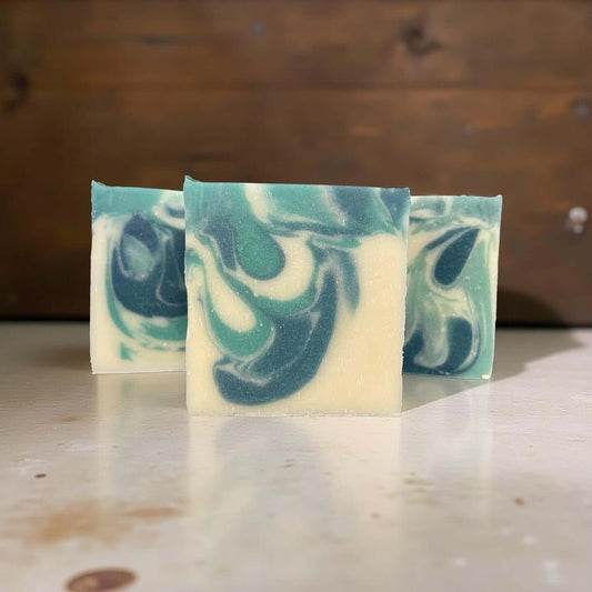 Vegan body soap with gardenia, featuring a marbled green and cream design, paraben-free and suitable for all vegan lifestyles.
